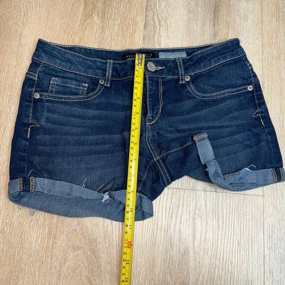 Aeropostale Midi Dark Whiskered Wash Denim Cuffed Shorts Contrast Stitch Women 4 - Picture 3 of 9